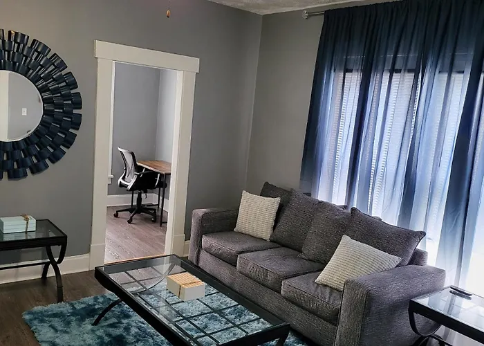Homestay 2 Bedroom With King In Columbus, Privacy Of The Whole House