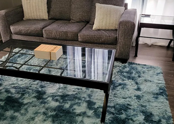 Homestay 2 Bedroom With King In Columbus, Privacy Of The Whole House