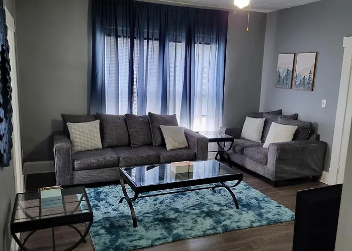 2 Bedroom With King In Columbus, Privacy Of The Whole House Homestay *