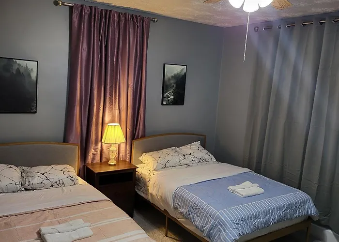 Homestay 2 Bedroom With King In Columbus, Privacy Of The Whole House *