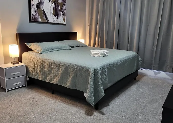 Homestay 2 Bedroom With King In Columbus, Privacy Of The Whole House