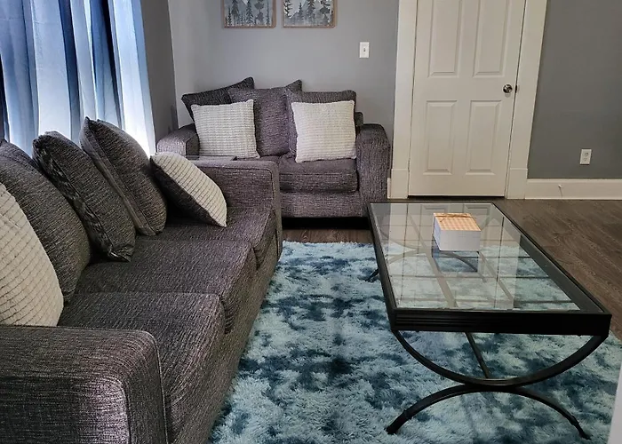 2 Bedroom With King In Columbus, Privacy Of The Whole House Homestay